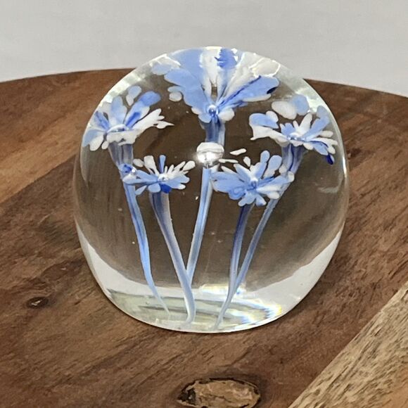 Beautiful John Gentile Art Glass Blue Flower Controlled Bubble Paperweight 2.75” - Picture 5 of 6